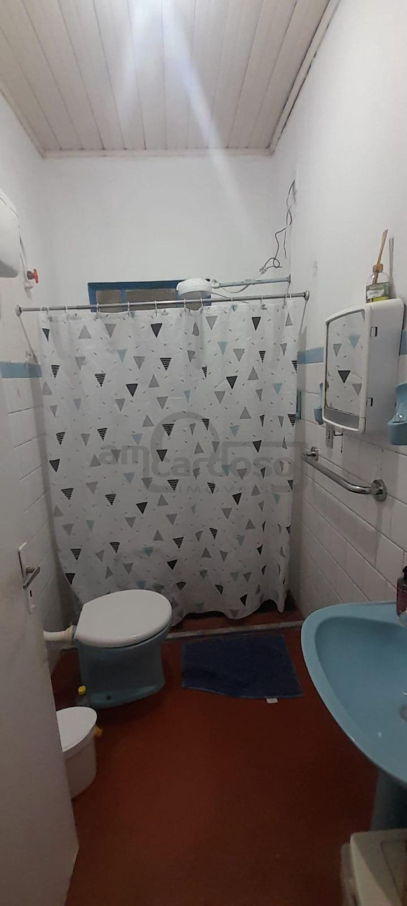RESIDÊNCIA COM 2 DORMITÓRIOS, TÉRREA, COMPACTA, EM LOCALIZAÇÃO PRIVILEGIADA DO PARQUE MINUANO