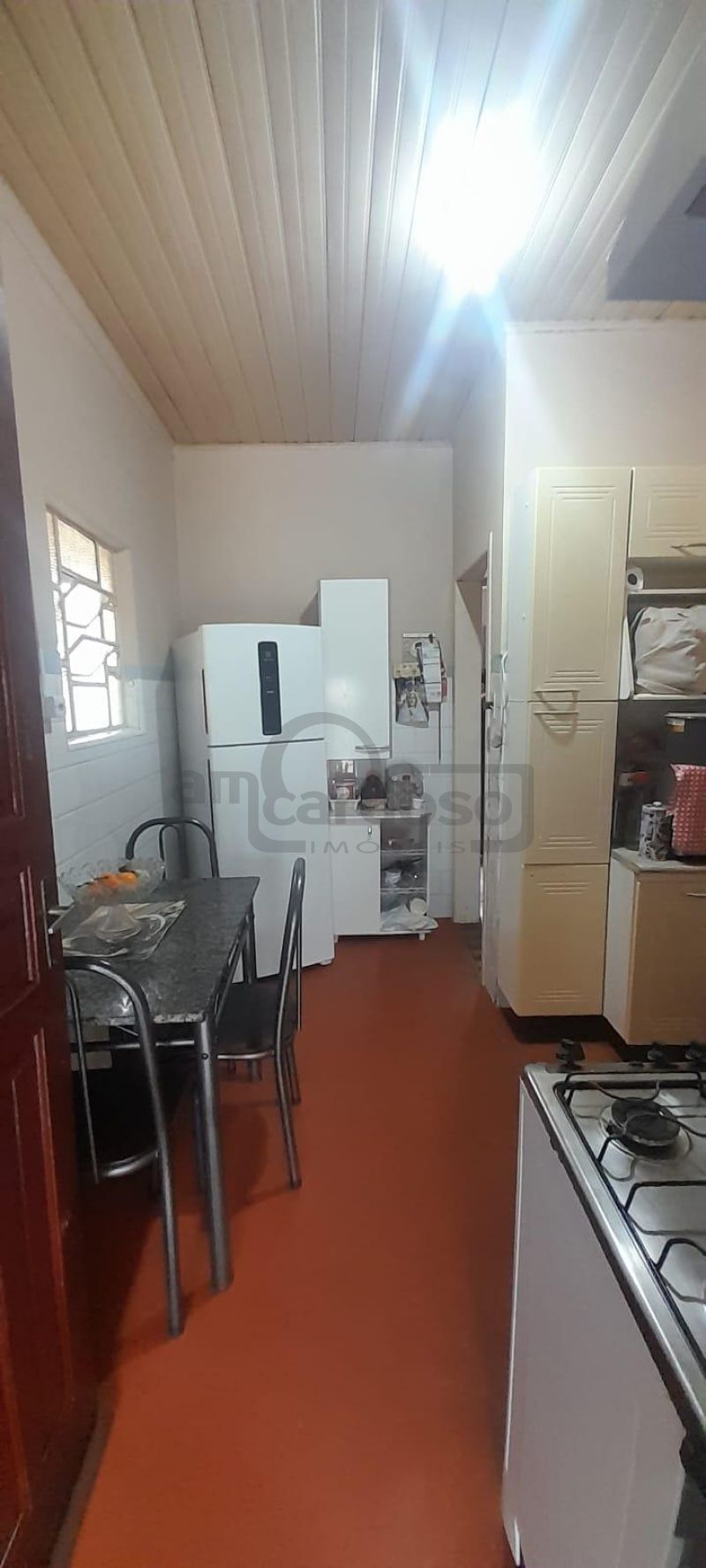 RESIDÊNCIA COM 2 DORMITÓRIOS, TÉRREA, COMPACTA, EM LOCALIZAÇÃO PRIVILEGIADA DO PARQUE MINUANO
