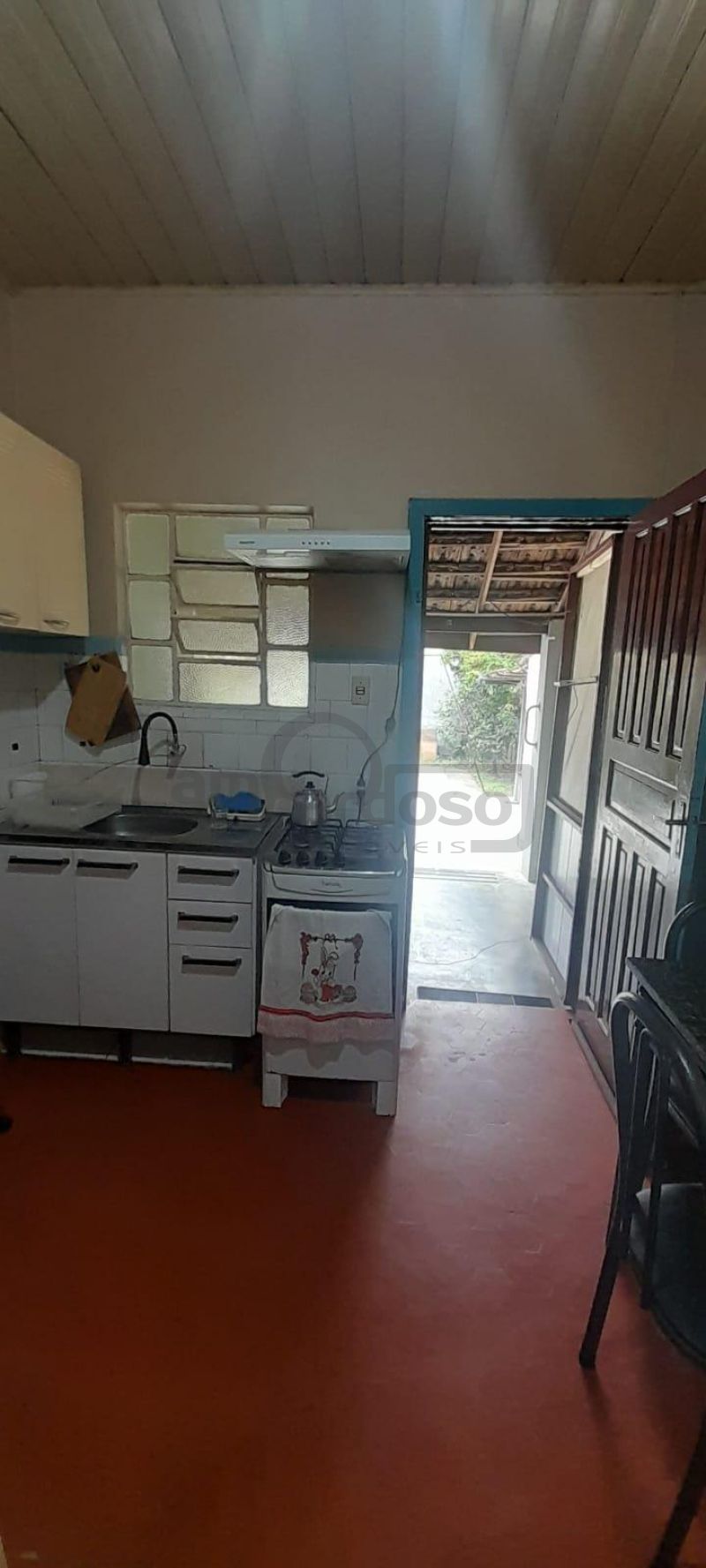 RESIDÊNCIA COM 2 DORMITÓRIOS, TÉRREA, COMPACTA, EM LOCALIZAÇÃO PRIVILEGIADA DO PARQUE MINUANO