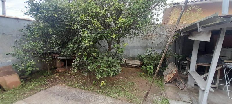 RESIDÊNCIA COM 2 DORMITÓRIOS, TÉRREA, COMPACTA, EM LOCALIZAÇÃO PRIVILEGIADA DO PARQUE MINUANO