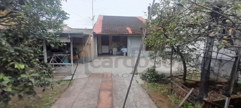 RESIDÊNCIA COM 2 DORMITÓRIOS, TÉRREA, COMPACTA, EM LOCALIZAÇÃO PRIVILEGIADA DO PARQUE MINUANO