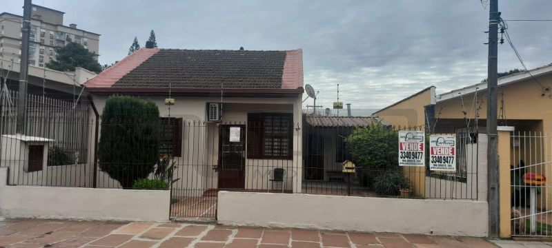 RESIDÊNCIA COM 2 DORMITÓRIOS, TÉRREA, COMPACTA, EM LOCALIZAÇÃO PRIVILEGIADA DO PARQUE MINUANO