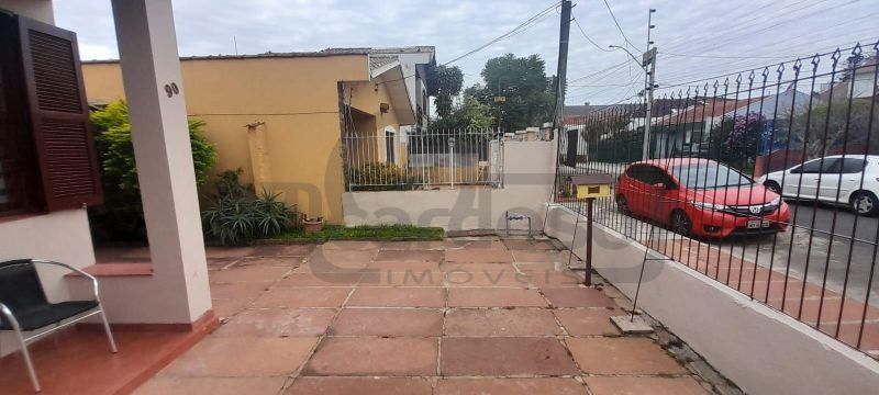 RESIDÊNCIA COM 2 DORMITÓRIOS, TÉRREA, COMPACTA, EM LOCALIZAÇÃO PRIVILEGIADA DO PARQUE MINUANO