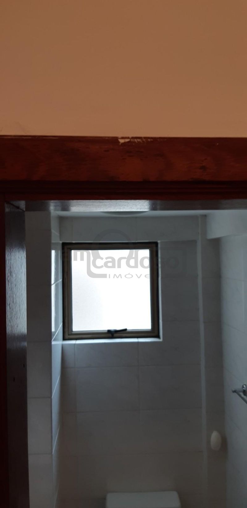SALA COMERCIAL COM BANHEIRO E ELEVADOR JUNTO ASSIS BRASIL