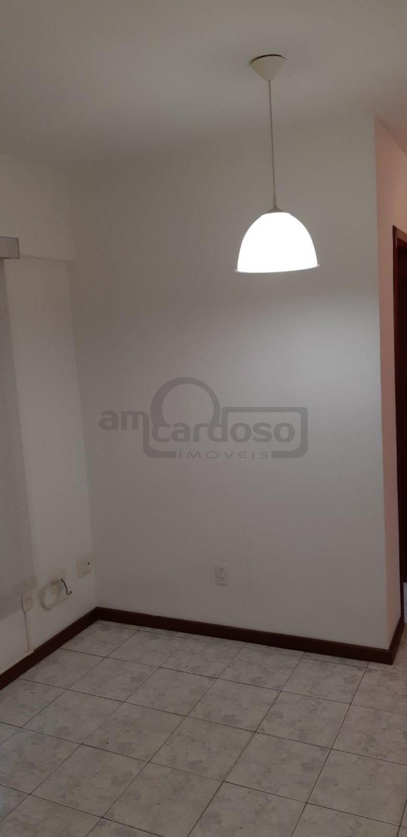 SALA COMERCIAL COM BANHEIRO E ELEVADOR JUNTO ASSIS BRASIL