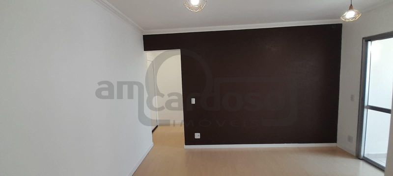 APARTAMENTO COM 2 DORMITÓRIOS, SACADA COM CHURRASQUEIRA E ESTACIONAMENTO