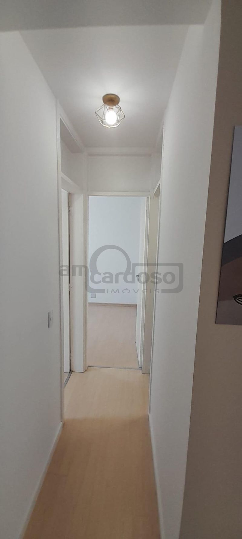 APARTAMENTO COM 2 DORMITÓRIOS, SACADA COM CHURRASQUEIRA E ESTACIONAMENTO