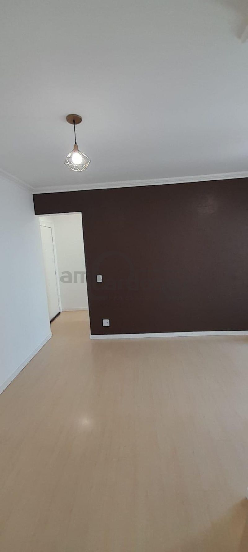 APARTAMENTO COM 2 DORMITÓRIOS, SACADA COM CHURRASQUEIRA E ESTACIONAMENTO