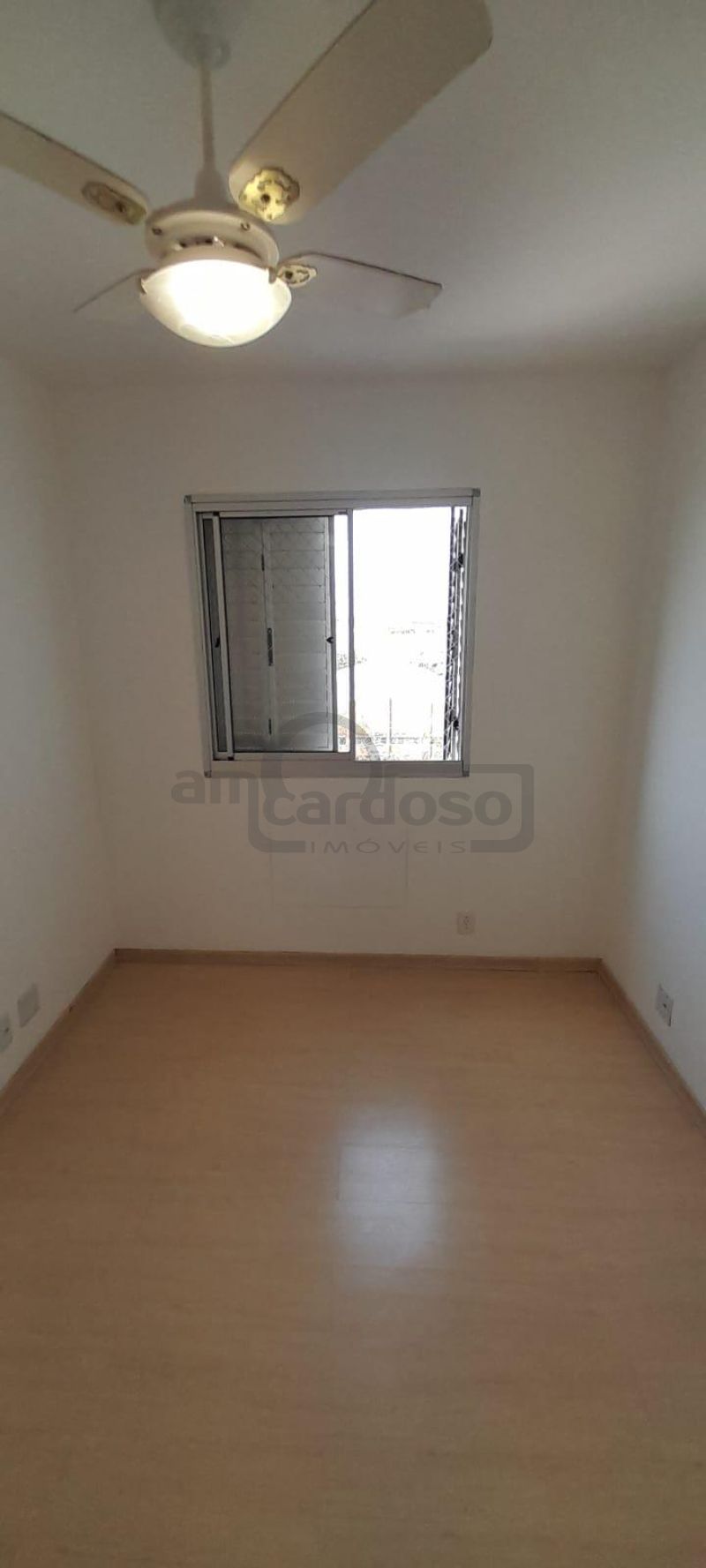 APARTAMENTO COM 2 DORMITÓRIOS, SACADA COM CHURRASQUEIRA E ESTACIONAMENTO