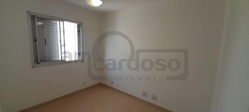 APARTAMENTO COM 2 DORMITÓRIOS, SACADA COM CHURRASQUEIRA E ESTACIONAMENTO