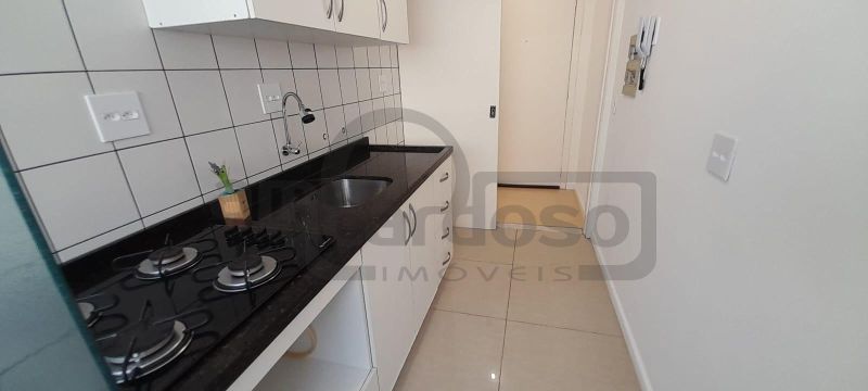 APARTAMENTO COM 2 DORMITÓRIOS, SACADA COM CHURRASQUEIRA E ESTACIONAMENTO