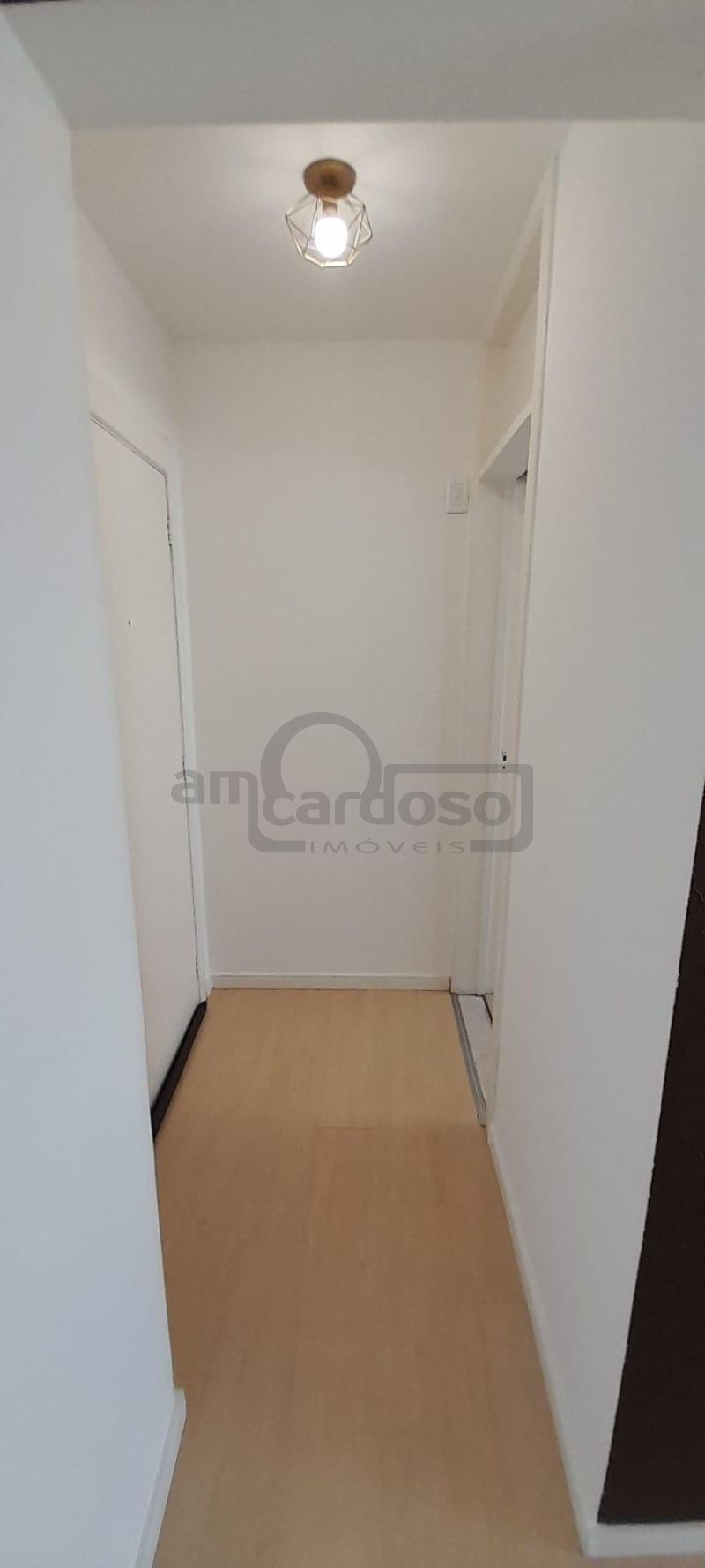APARTAMENTO COM 2 DORMITÓRIOS, SACADA COM CHURRASQUEIRA E ESTACIONAMENTO