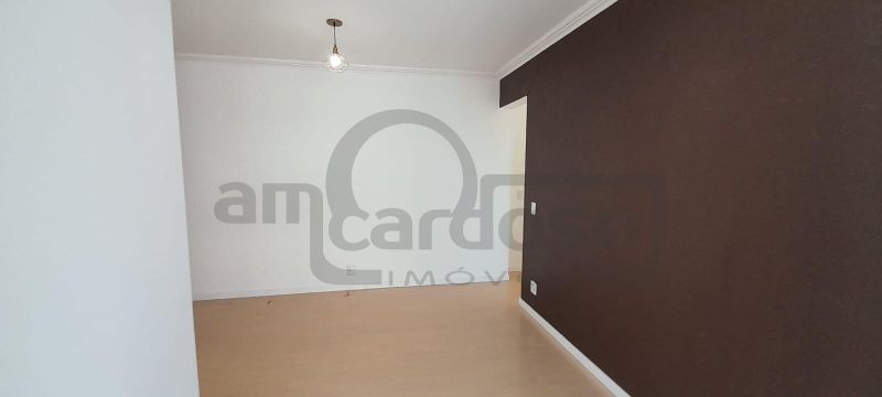 APARTAMENTO COM 2 DORMITÓRIOS, SACADA COM CHURRASQUEIRA E ESTACIONAMENTO