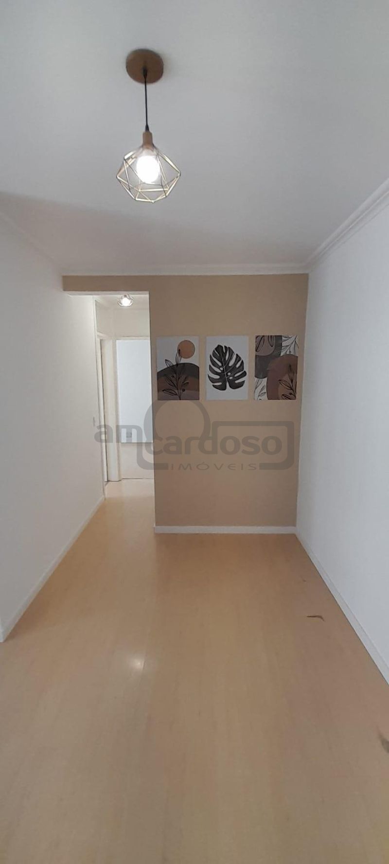APARTAMENTO COM 2 DORMITÓRIOS, SACADA COM CHURRASQUEIRA E ESTACIONAMENTO
