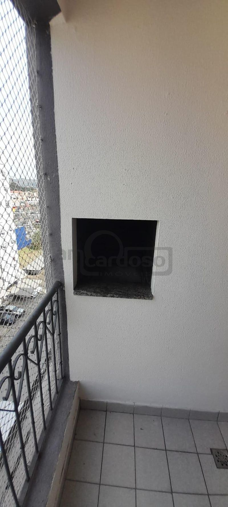 APARTAMENTO COM 2 DORMITÓRIOS, SACADA COM CHURRASQUEIRA E ESTACIONAMENTO