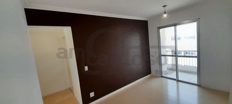 APARTAMENTO COM 2 DORMITÓRIOS, SACADA COM CHURRASQUEIRA E ESTACIONAMENTO