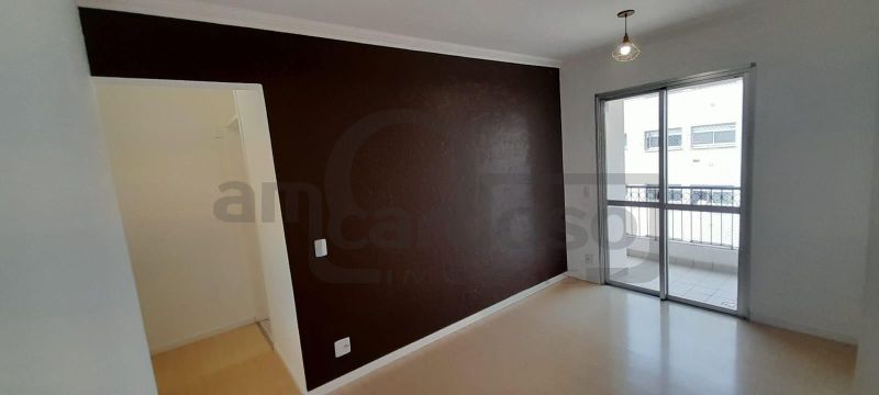 APARTAMENTO COM 2 DORMITÓRIOS, SACADA COM CHURRASQUEIRA E ESTACIONAMENTO