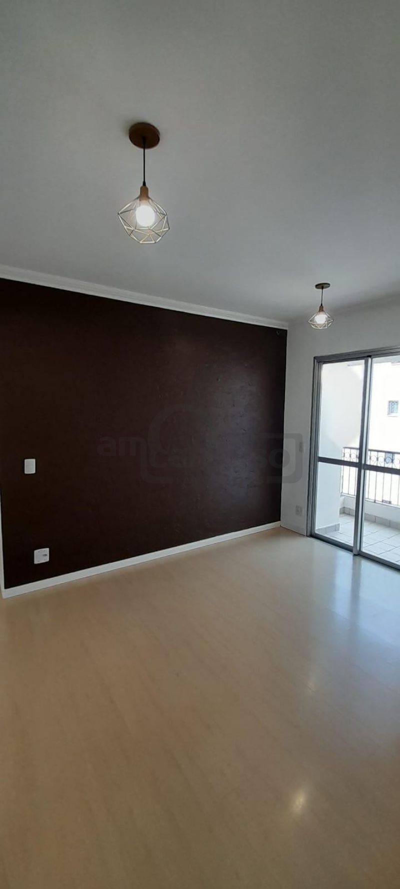 APARTAMENTO COM 2 DORMITÓRIOS, SACADA COM CHURRASQUEIRA E ESTACIONAMENTO