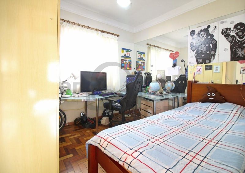APARTAMENTO COM DOIS DORMITÓRIOS E ESTACIONAMENTO CONDOMINIAL