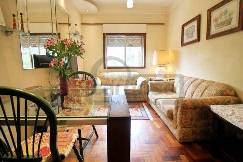 APARTAMENTO COM DOIS DORMITÓRIOS E ESTACIONAMENTO CONDOMINIAL