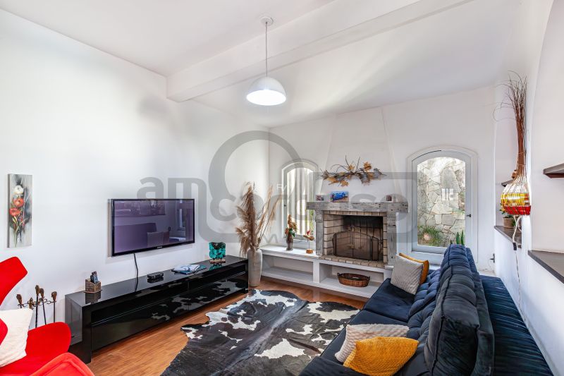 Casa de Alto Padrão com Piscina, 6 quartos com 5 vagas de garagem