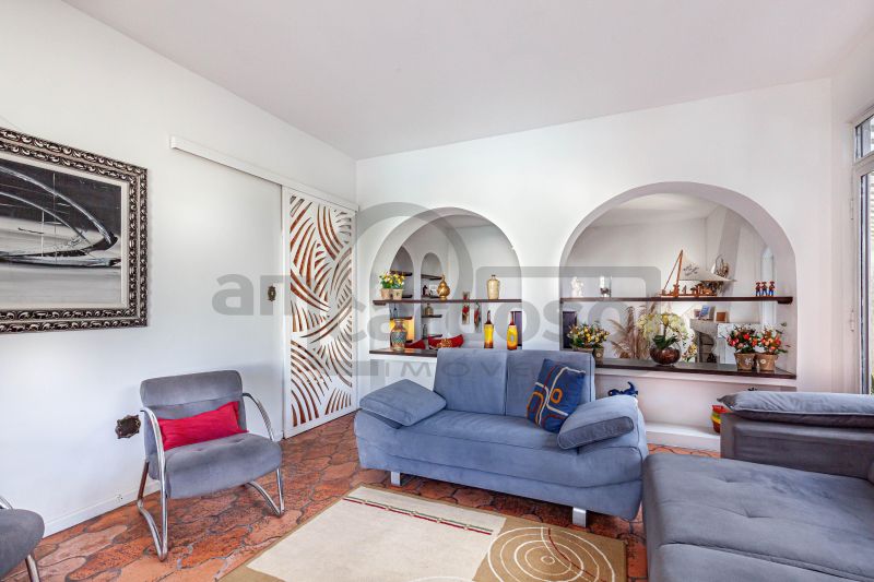 Casa de Alto Padrão com Piscina, 6 quartos com 5 vagas de garagem