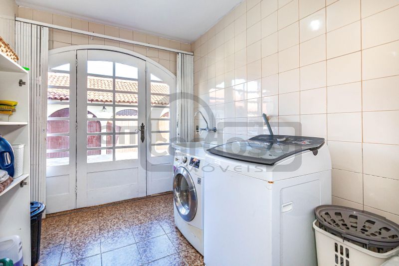 Casa de Alto Padrão com Piscina, 6 quartos com 5 vagas de garagem