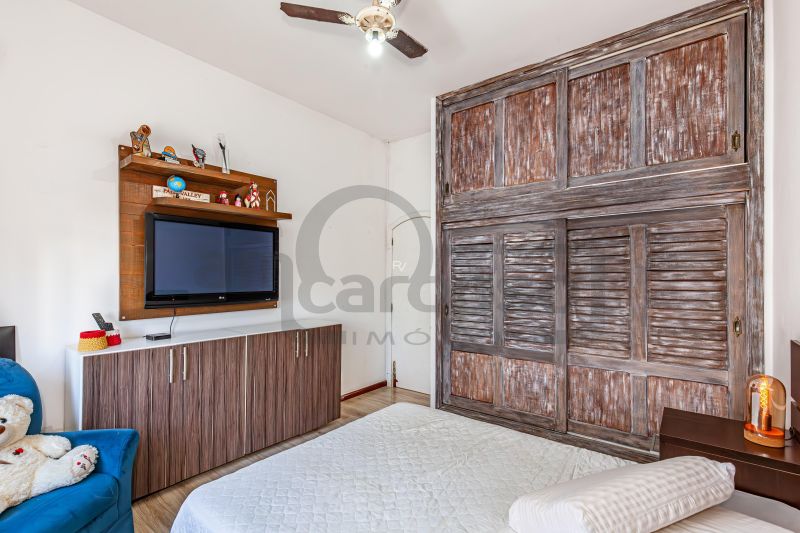 Casa de Alto Padrão com Piscina, 6 quartos com 5 vagas de garagem