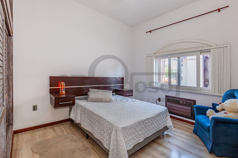 Casa de Alto Padrão com Piscina, 6 quartos com 5 vagas de garagem