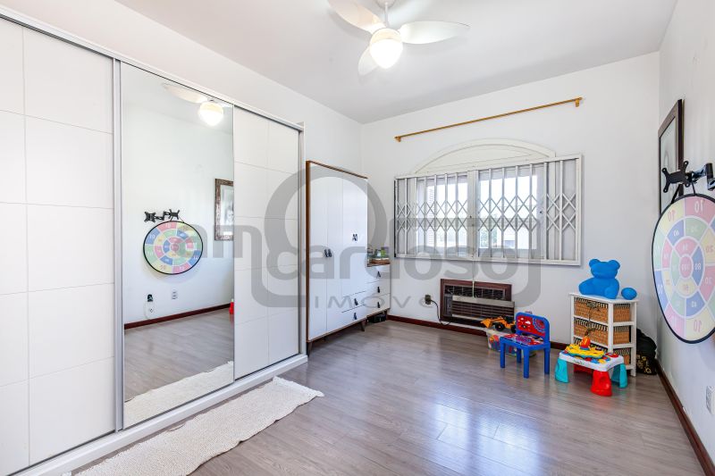 Casa de Alto Padrão com Piscina, 6 quartos com 5 vagas de garagem