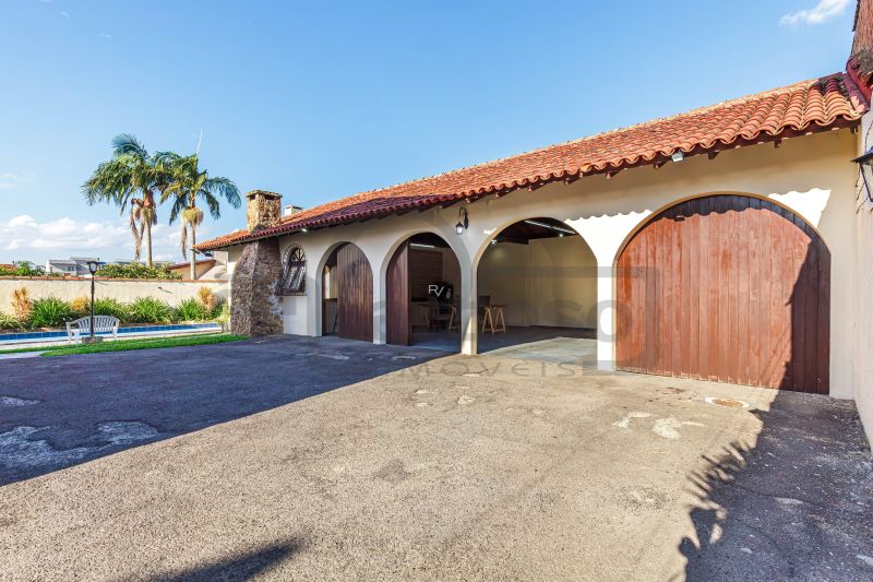 Casa de Alto Padrão com Piscina, 6 quartos com 5 vagas de garagem