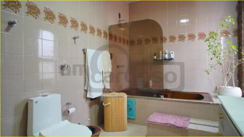 Casa de Alto Padrão com Piscina, 6 quartos com 5 vagas de garagem