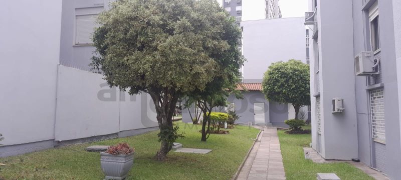 APARTAMENTO COM 2 DORMITÓRIOS TOTALMENTE REFORMADO,