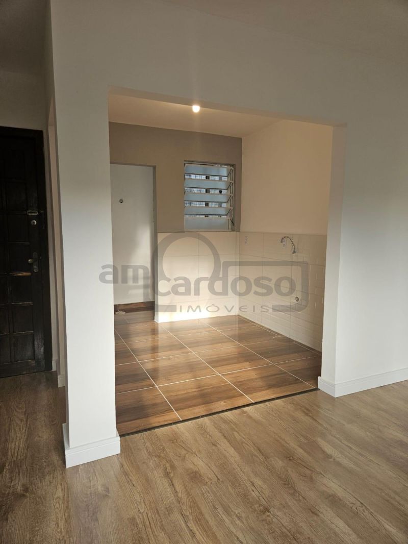 APARTAMENTO COM 2 DORMITÓRIOS TOTALMENTE REFORMADO,