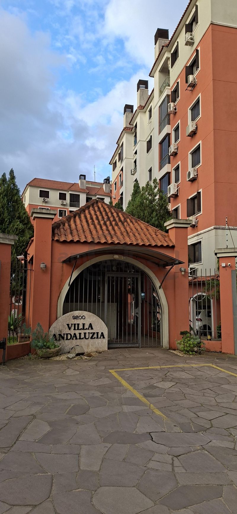 Apartamento 3 dormitórios semi mobiliado no Edificio Andaluzia