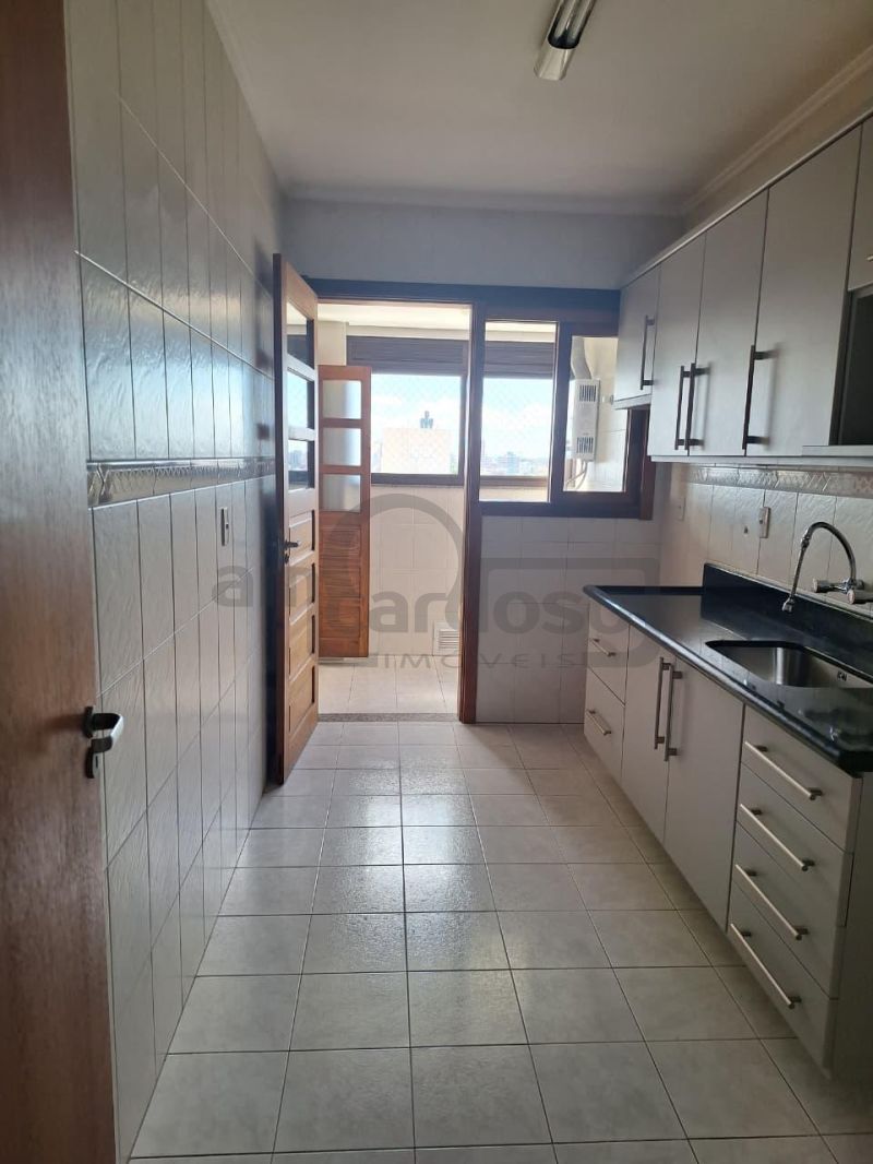 APARTAMENTO COM 2 DORMITÓRIOS, SENDO UMA SUÍTE EM EDIFICIO DE GABARITO NOS ALTOS DO BAIRRO
