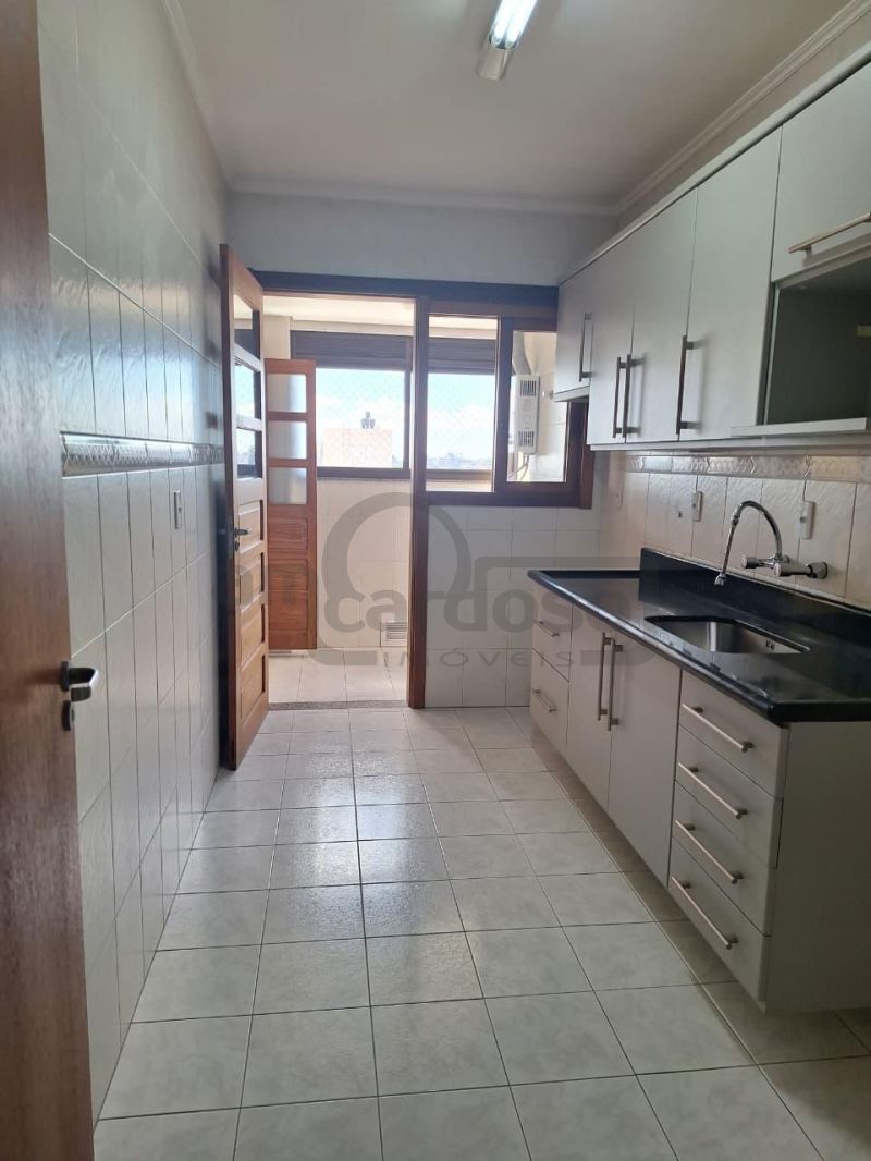 APARTAMENTO COM 2 DORMITÓRIOS, SENDO UMA SUÍTE EM EDIFICIO DE GABARITO NOS ALTOS DO BAIRRO
