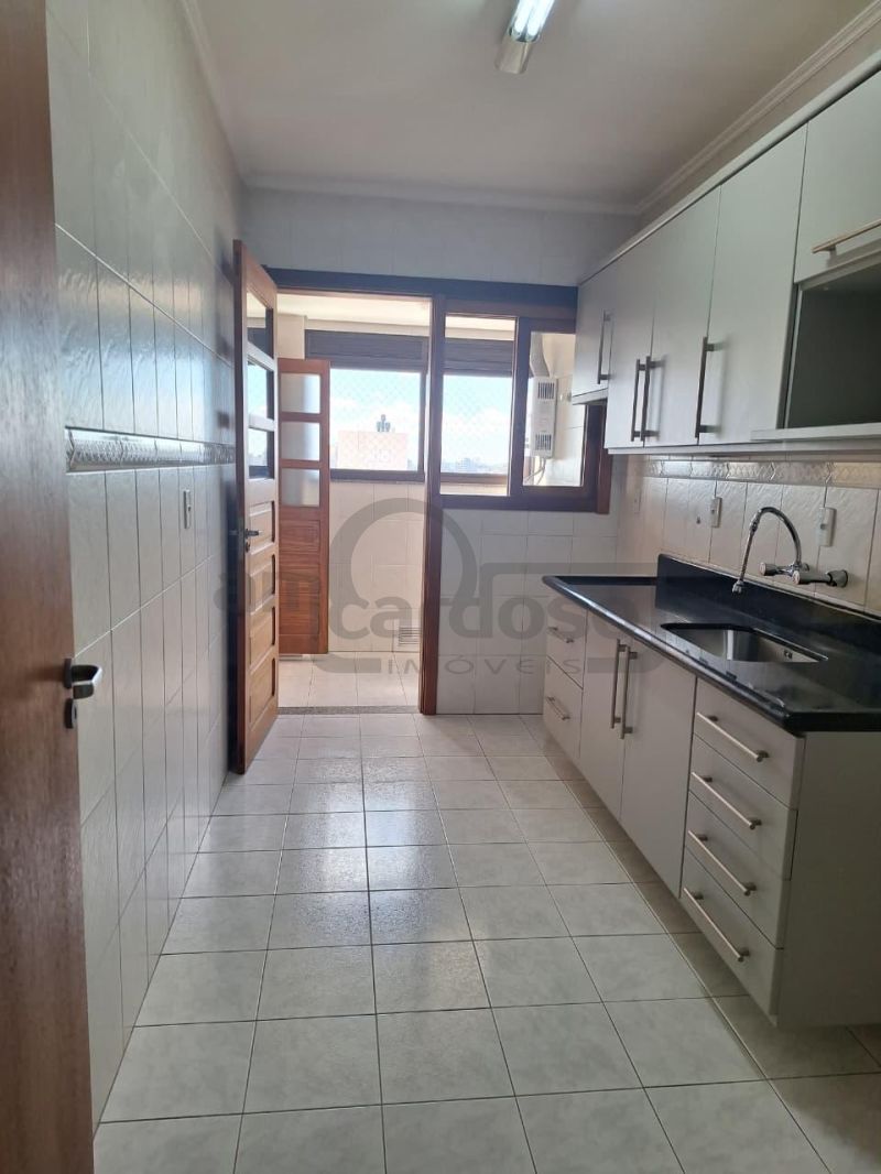 APARTAMENTO COM 2 DORMITÓRIOS, SENDO UMA SUÍTE EM EDIFICIO DE GABARITO NOS ALTOS DO BAIRRO