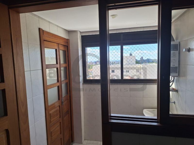 APARTAMENTO COM 2 DORMITÓRIOS, SENDO UMA SUÍTE EM EDIFICIO DE GABARITO NOS ALTOS DO BAIRRO
