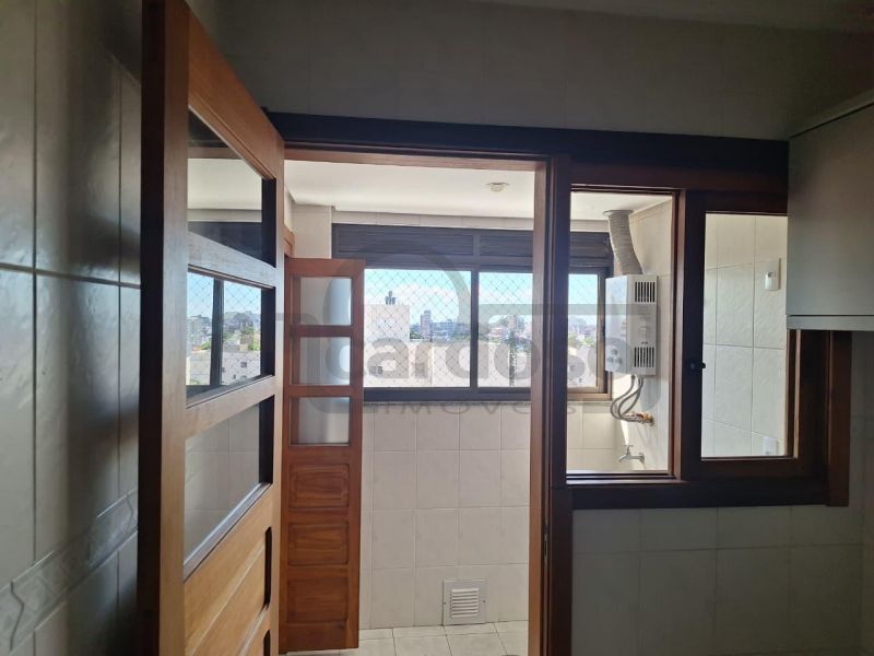 APARTAMENTO COM 2 DORMITÓRIOS, SENDO UMA SUÍTE EM EDIFICIO DE GABARITO NOS ALTOS DO BAIRRO
