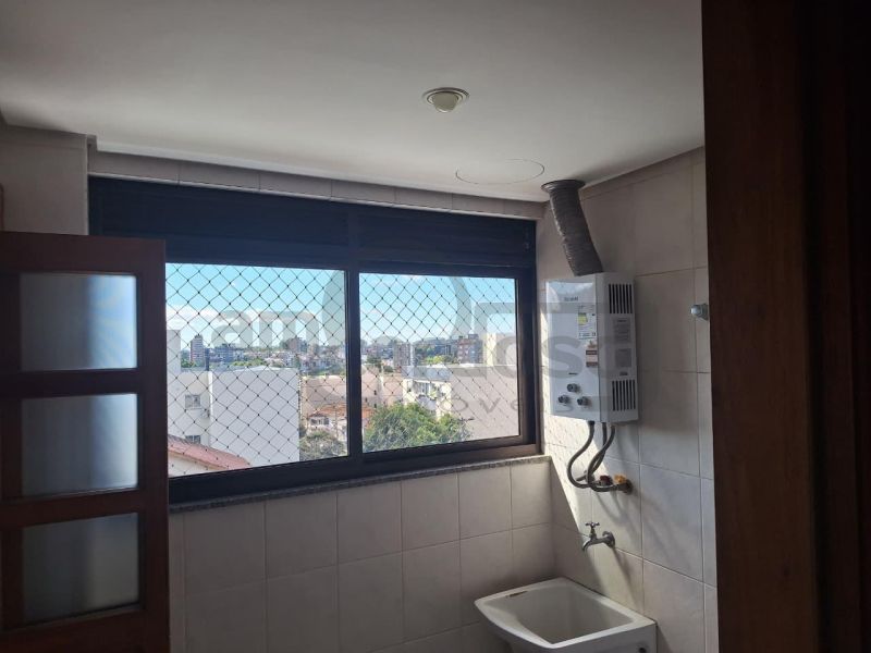 APARTAMENTO COM 2 DORMITÓRIOS, SENDO UMA SUÍTE EM EDIFICIO DE GABARITO NOS ALTOS DO BAIRRO