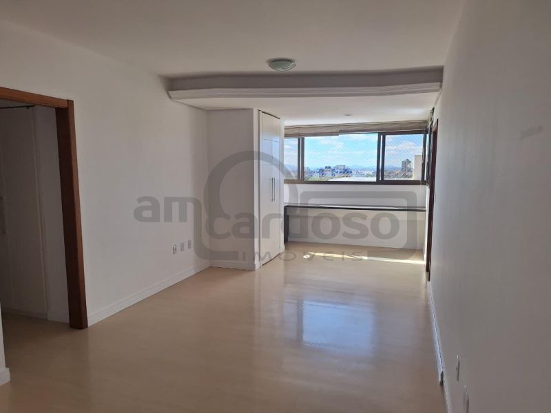 APARTAMENTO COM 2 DORMITÓRIOS, SENDO UMA SUÍTE EM EDIFICIO DE GABARITO NOS ALTOS DO BAIRRO