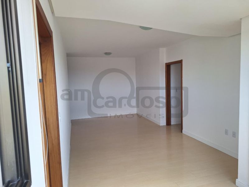 APARTAMENTO COM 2 DORMITÓRIOS, SENDO UMA SUÍTE EM EDIFICIO DE GABARITO NOS ALTOS DO BAIRRO