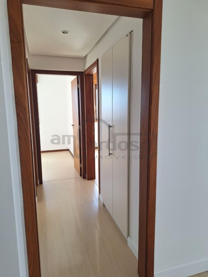 APARTAMENTO COM 2 DORMITÓRIOS, SENDO UMA SUÍTE EM EDIFICIO DE GABARITO NOS ALTOS DO BAIRRO