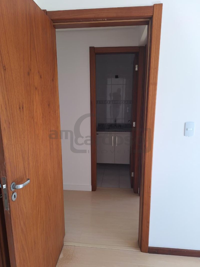 APARTAMENTO COM 2 DORMITÓRIOS, SENDO UMA SUÍTE EM EDIFICIO DE GABARITO NOS ALTOS DO BAIRRO