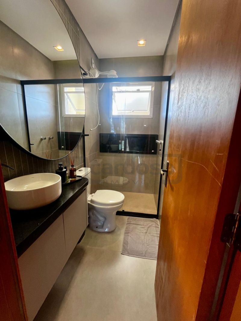 CASA TÉRREA DE ESQUINA, COM PISCINA E EXCELENTE POSIÇÃO SOLAR NO VILLAGE BLU – CACHOEIRINHA
