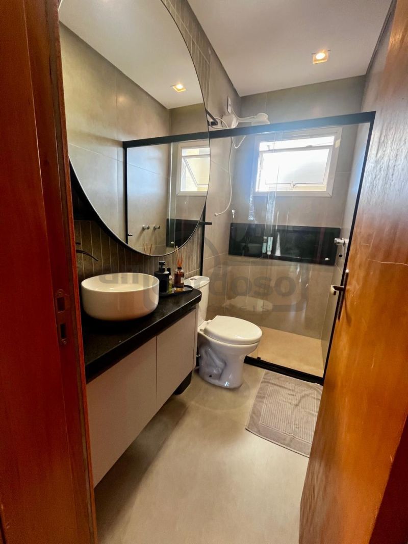 CASA TÉRREA DE ESQUINA, COM PISCINA E EXCELENTE POSIÇÃO SOLAR NO VILLAGE BLU – CACHOEIRINHA