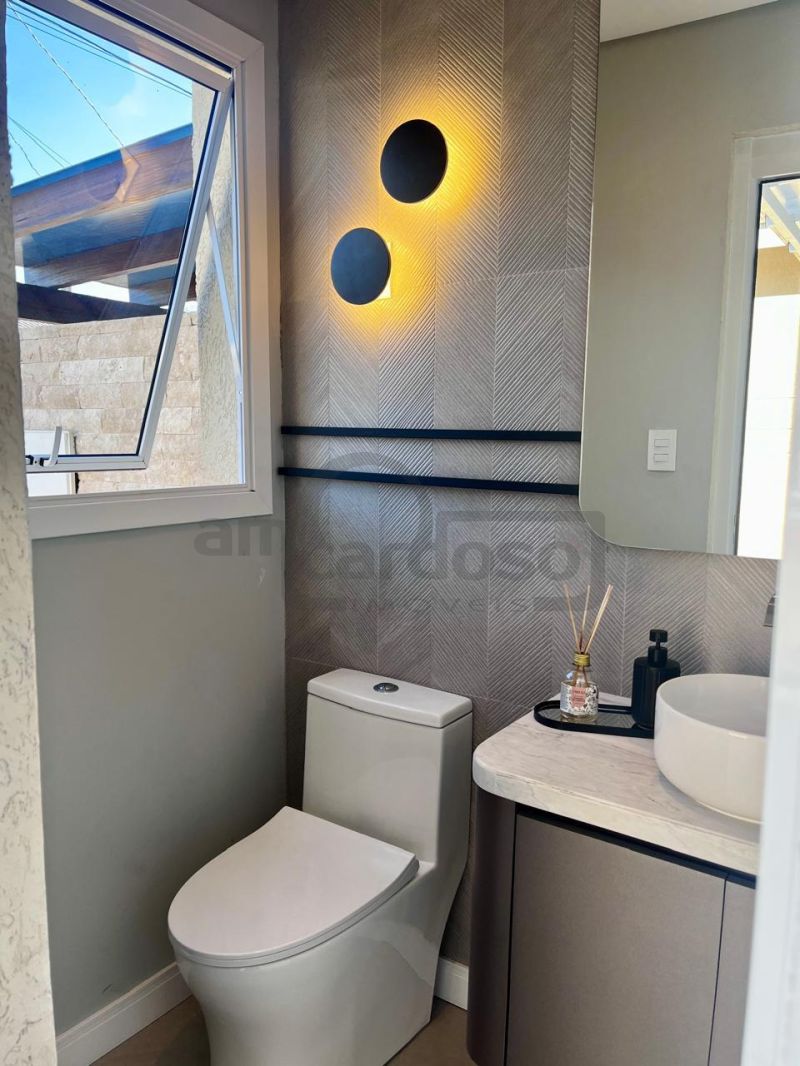 CASA TÉRREA DE ESQUINA, COM PISCINA E EXCELENTE POSIÇÃO SOLAR NO VILLAGE BLU – CACHOEIRINHA