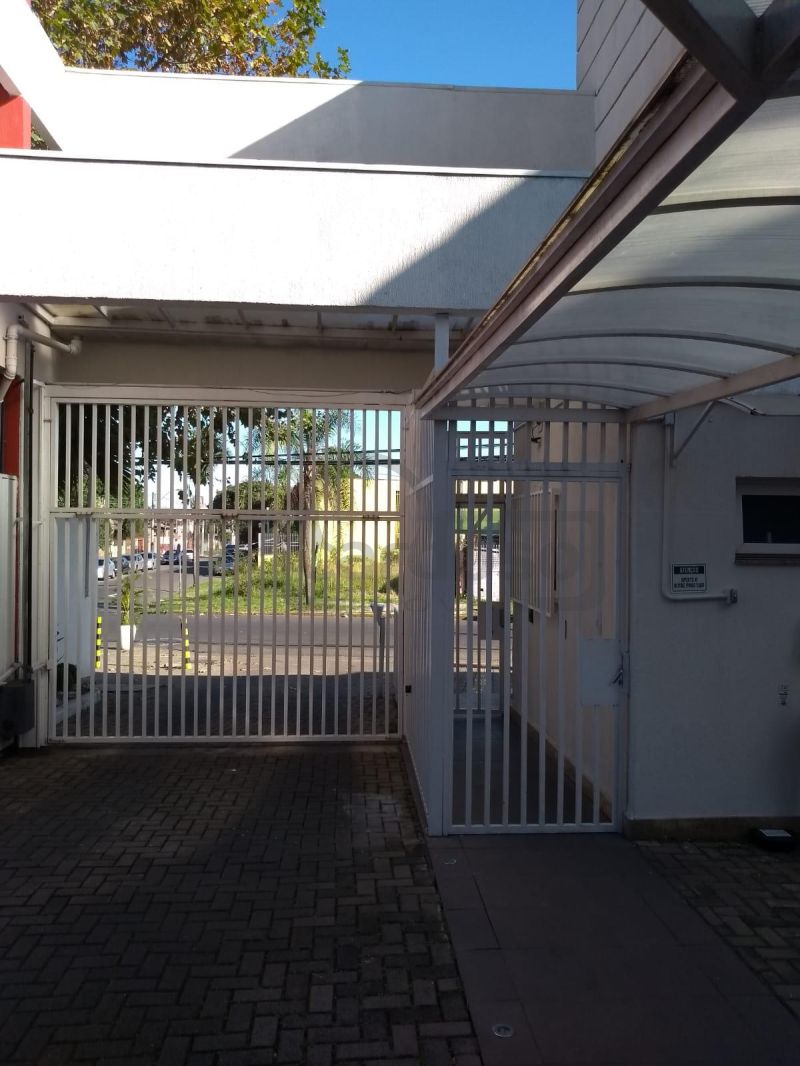 APARTAMENTO DE 1 DORMITÓRIO, SACADA COM CHURRASQUEIRA, GARAGEM COBERTA, INFRA COMPLETA