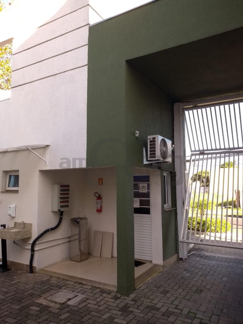 APARTAMENTO DE 1 DORMITÓRIO, SACADA COM CHURRASQUEIRA, GARAGEM COBERTA, INFRA COMPLETA